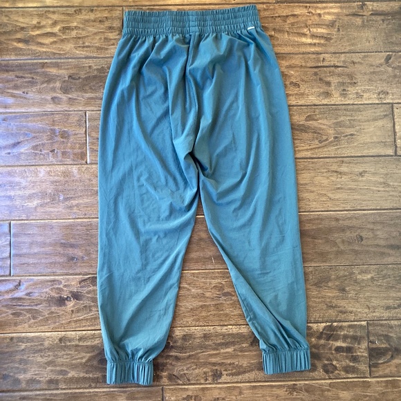 Vuori Women’s Blue Green Villa Jogger Sz Medium Athleisure travel - Picture 2 of 10